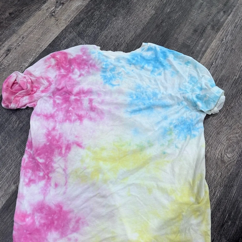 No Boundaries Tie-Dye 'Dreamer' Butterfly Graphic Tee — Blue, Pink, Yellow - Picture 3 of 3